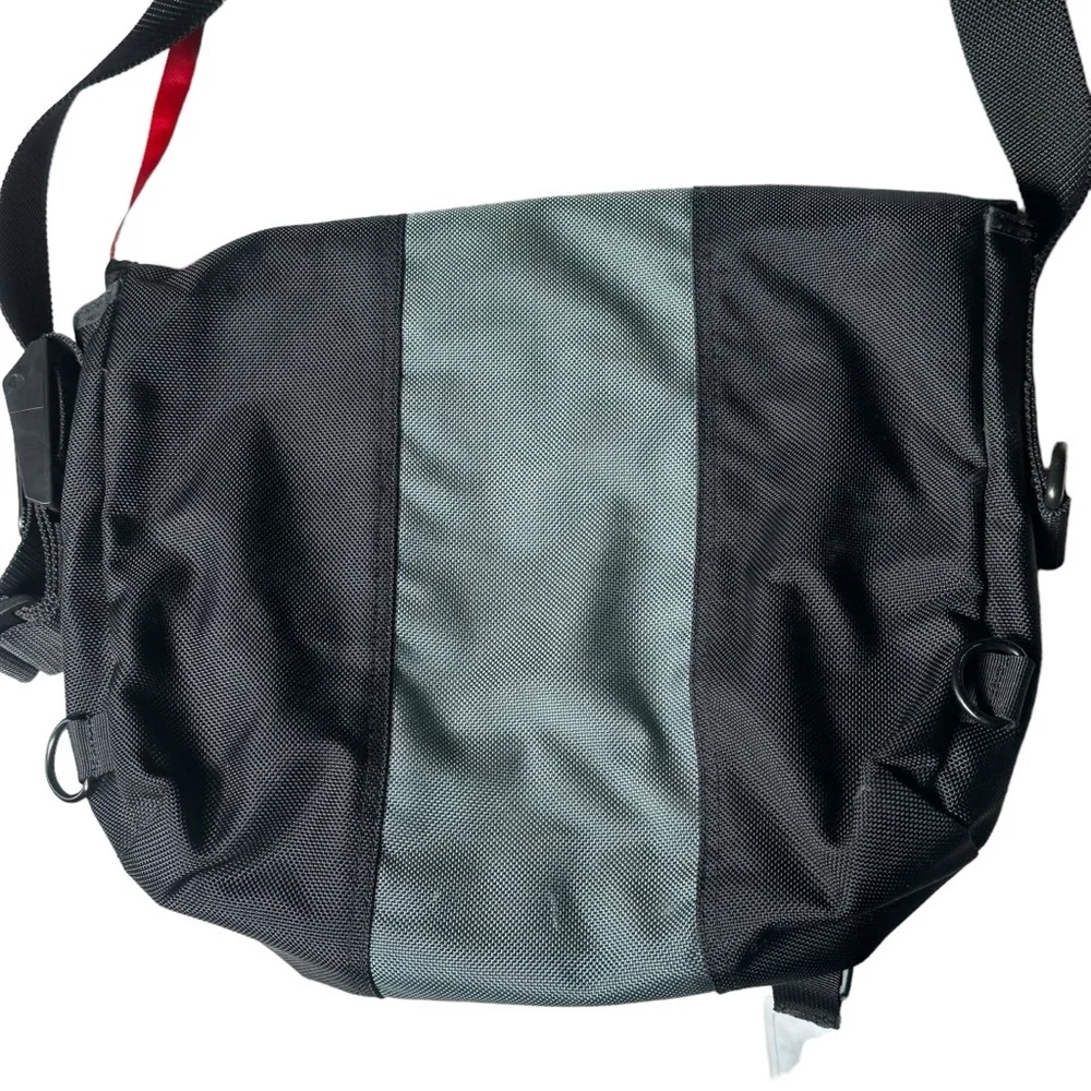 TIMBUK2 Nylon Black and Gray classic Medium messenger Bag
